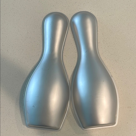 Wilton Silver Bakeware Set with Satin Finish - Picture 3 of 3